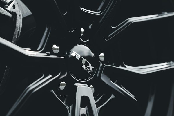 Les innovations technologiques en course automobile